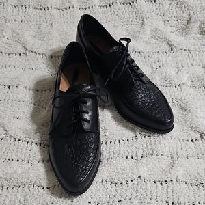Tahari Embossed Leather Crocodile Oxford Shoes